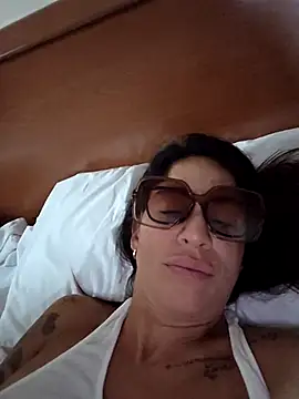 Snapshot of sexy7883 chatting on 10-11-25, 07:18 sexy7883 online show from 10-11-25, 07:18