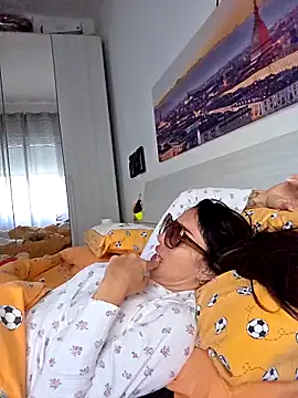 Snapshot of sexy7883 chatting on 11-06-25, 06:47 sexy7883 online show from 11-06-25, 06:47