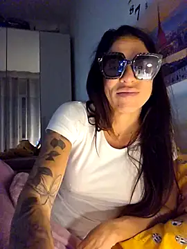 Snapshot of sexy7883 chatting on 11-15-25, 06:22 sexy7883 online show from 11-15-25, 06:22