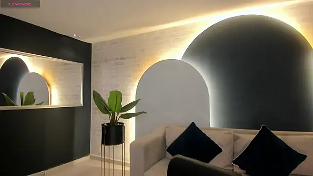 LucyWeiss  online show from 10-12-25, 06:40