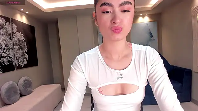 LucyWeiss  online show from 10-13-25, 09:15