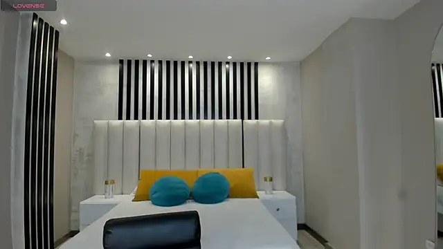 MayaMoretti  online show from 02-01-26, 03:16