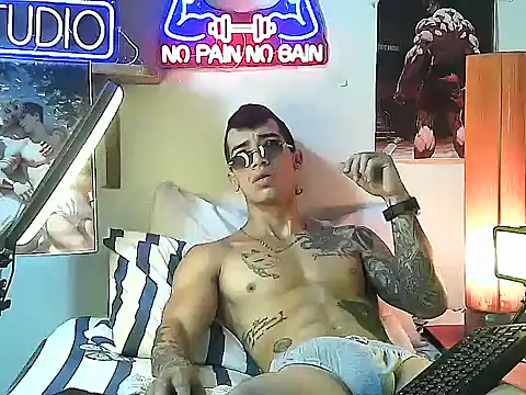 Strongcockfitness online show from 10-10-25, 04:17