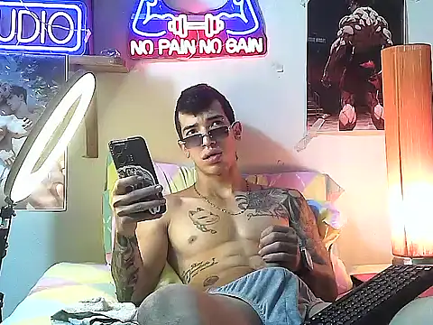 Strongcockfitness online show from 10-22-25, 11:04