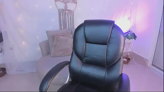 Ginni charlotte online show from 04-18-26, 03:43