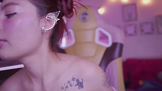 Snapshot of Rebecah_1 chatting on 11-27-25, 03:58 Rebecah 1 online show from 11-27-25, 03:58