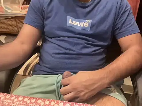 Snapshot of BobgaBonga chatting on 11-17-25, 06:14 BobgaBonga online show from 11-17-25, 06:14