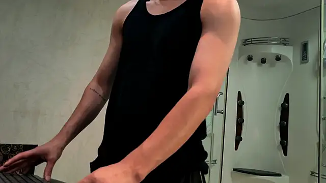 Snapshot of enzo_steel chatting on 11-28-25, 04:20 enzo steel online show from 11-28-25, 04:20