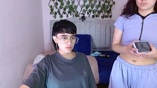 Snapshot of Britney_thx chatting on 12-16-25, 01:10 Britney thx online show from 12-16-25, 01:10