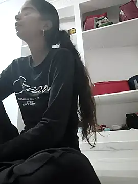 Hot-Soniya2 online show from 09-09-25, 06:02