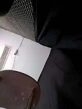 Snapshot of Xxq-20 chatting on 10-19-25, 08:04 Xxq-20 online show from 10-19-25, 08:04