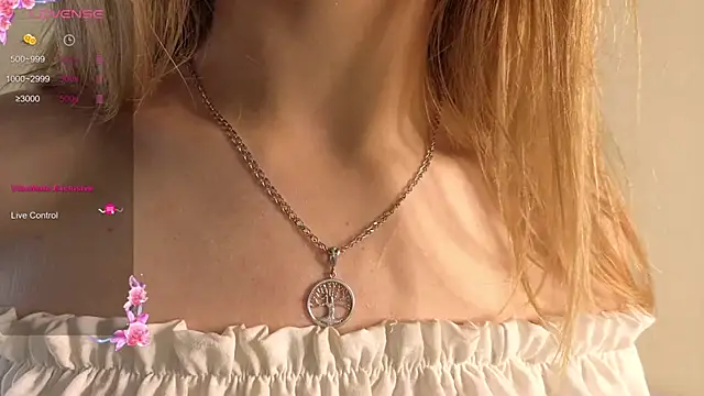 Snapshot of Sue_Sanders chatting on 09-19-25, 10:16 Sue Sanders online show from 09-19-25, 10:16