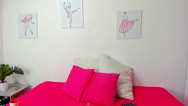 Snapshot of Hill_Brownie chatting on 10-22-25, 12:16 Hill Brownie online show from 10-22-25, 12:16