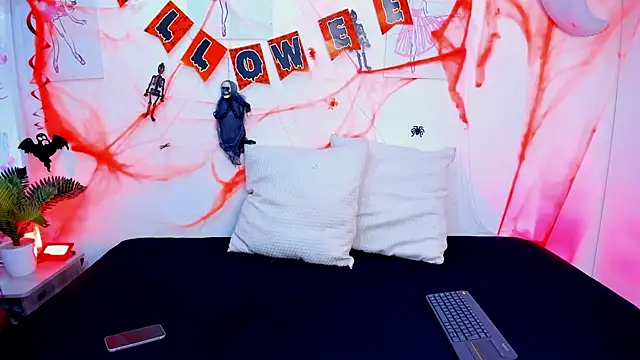 Snapshot of Hill_Brownie chatting on 10-25-25, 11:51 Hill Brownie online show from 10-25-25, 11:51