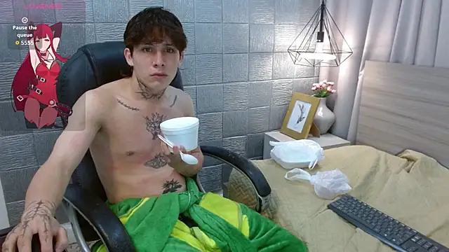 Iantwink18 online show from 09-17-25, 05:14