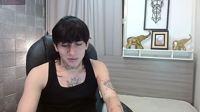 Iantwink18 online show from 12-20-25, 09:44