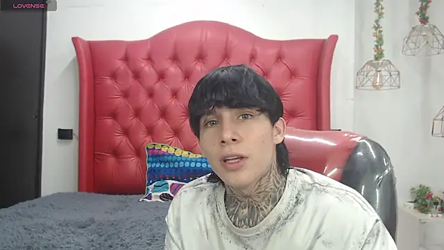 Snapshot of Iantwink18 chatting on 03-26-26, 08:47 Iantwink18 online show from 03-26-26, 08:47