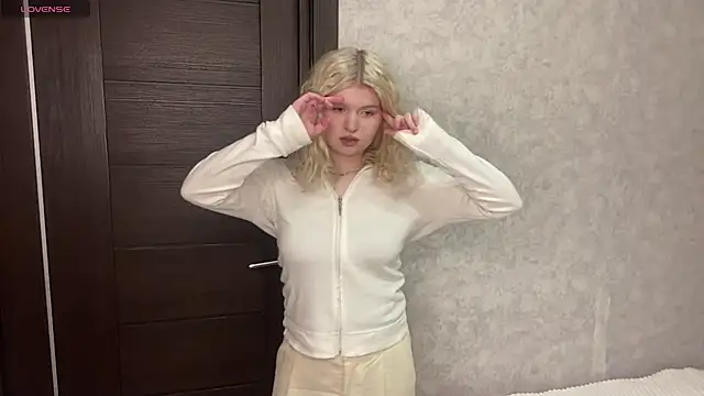 ShontaWasilko online show from 02-10-26, 07:40