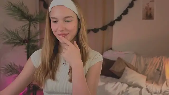 Snapshot of Vegas_V chatting on 10-20-25, 02:17 Vegas V online show from 10-20-25, 02:17