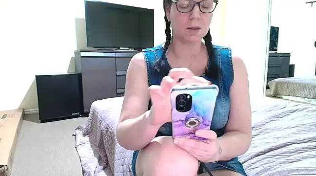 Snapshot of aussiepeaches chatting on 02-27-25, 11:10 aussiepeaches online show from 02-27-25, 11:10