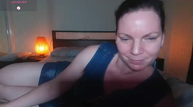 Snapshot of aussiepeaches chatting on 03-10-25, 11:32 aussiepeaches online show from 03-10-25, 11:32