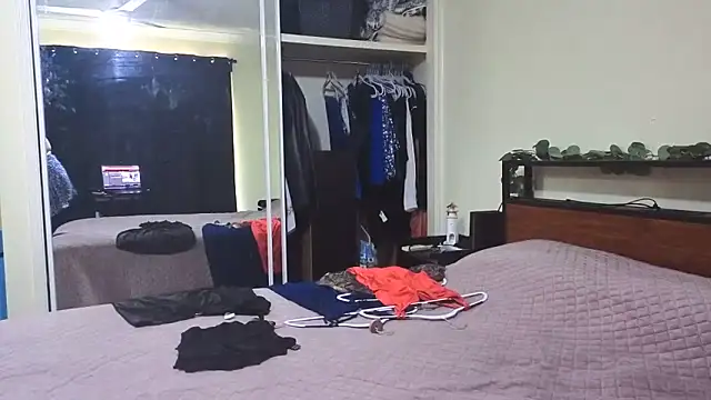 Snapshot of aussiepeaches chatting on 11-23-25, 04:01 aussiepeaches online show from 11-23-25, 04:01