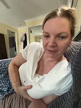 aussiepeaches online show from 02-03-26, 04:10