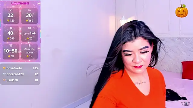 Snapshot of TianaGlow26 chatting on 10-31-25, 07:26 TianaGlow26 online show from 10-31-25, 07:26