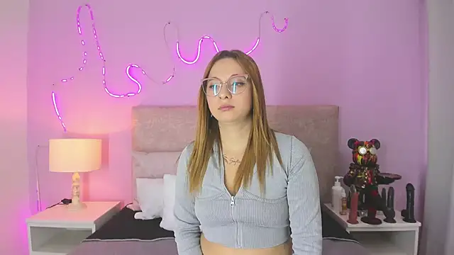 Snapshot of EmaRae1499 chatting on 11-27-25, 07:38 EmaRae1499 online show from 11-27-25, 07:38