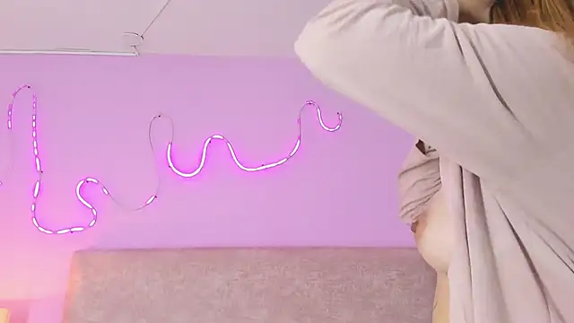 Snapshot of EmaRae1499 chatting on 11-30-25, 03:49 EmaRae1499 online show from 11-30-25, 03:49