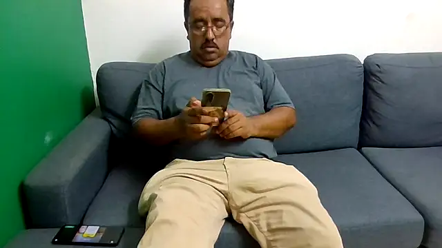 Snapshot of HomHot47 chatting on 10-17-25, 02:26 HomHot47 online show from 10-17-25, 02:26