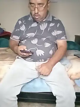 Snapshot of HomHot47 chatting on 10-31-25, 04:02 HomHot47 online show from 10-31-25, 04:02