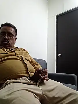 Snapshot of HomHot47 chatting on 11-11-25, 02:33 HomHot47 online show from 11-11-25, 02:33