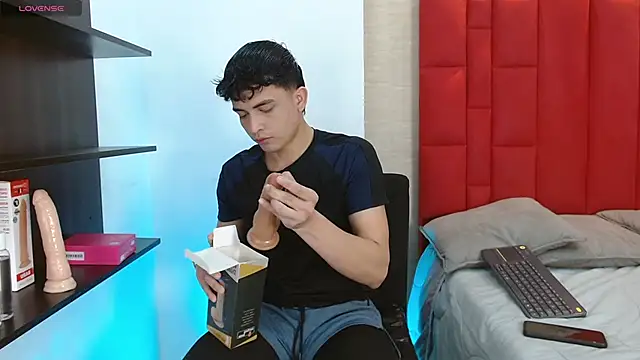 Snapshot of Cady_Hot chatting on 11-15-25, 08:16 Cady Hot online show from 11-15-25, 08:16