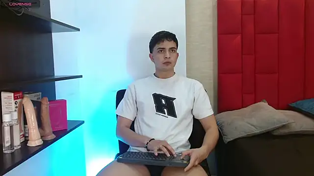 Snapshot of Cady_Hot chatting on 11-25-25, 08:31 Cady Hot online show from 11-25-25, 08:31