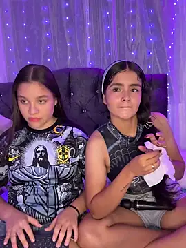 Snapshot of Ashley_and_Zoe chatting on 09-11-25, 10:54 Ashley and Zoe online show from 09-11-25, 10:54