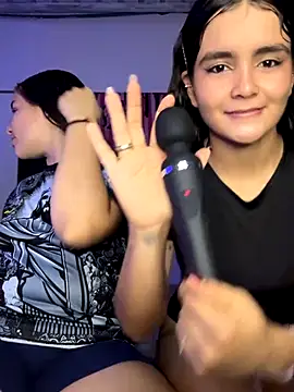 Snapshot of Ashley_and_Zoe chatting on 09-27-25, 10:48 Ashley and Zoe online show from 09-27-25, 10:48