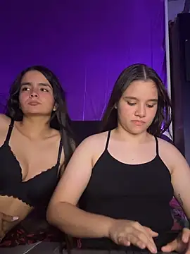 Snapshot of Ashley_and_Zoe chatting on 10-20-25, 03:29 Ashley and Zoe online show from 10-20-25, 03:29