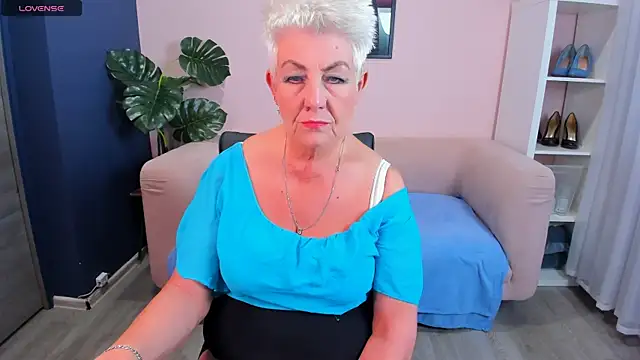 Snapshot of HotandMature chatting on 01-20-25, 08:30 HotandMature online show from 01-20-25, 08:30