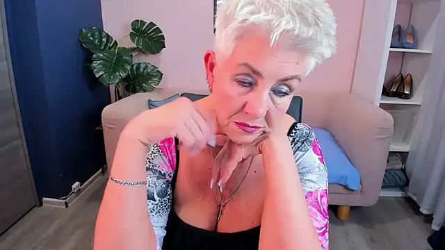 Snapshot of HotandMature chatting on 03-13-25, 11:41 HotandMature online show from 03-13-25, 11:41