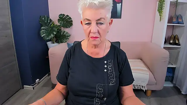 Snapshot of HotandMature chatting on 09-20-25, 09:21 HotandMature online show from 09-20-25, 09:21