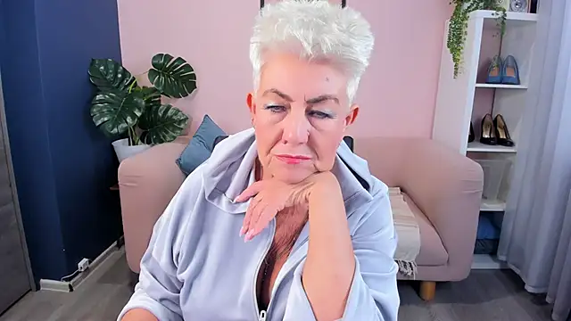 Snapshot of HotandMature chatting on 09-29-25, 08:08 HotandMature online show from 09-29-25, 08:08