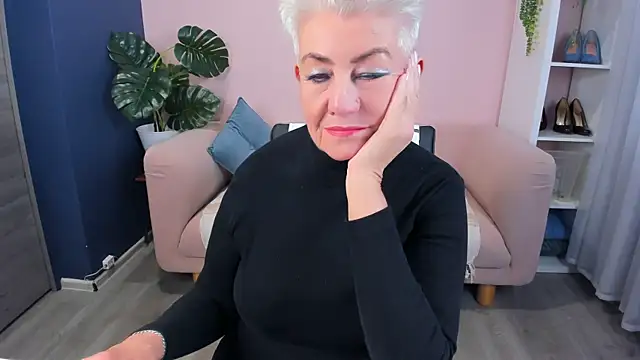 Snapshot of HotandMature chatting on 09-30-25, 07:57 HotandMature online show from 09-30-25, 07:57