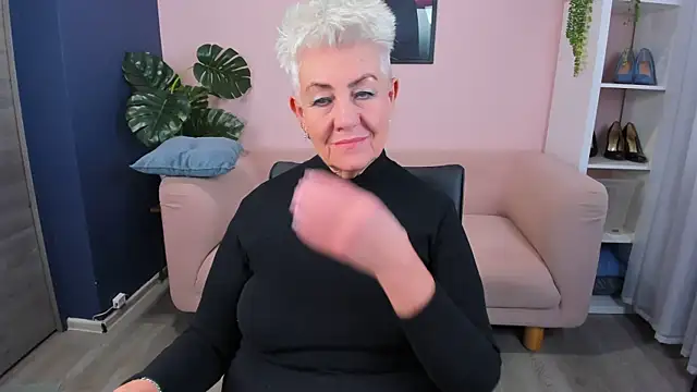 Snapshot of HotandMature chatting on 10-04-25, 09:18 HotandMature online show from 10-04-25, 09:18