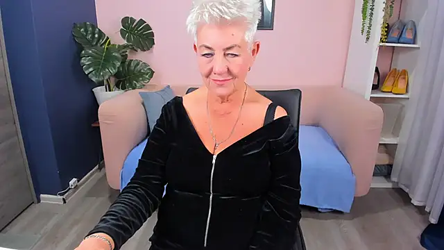 Snapshot of HotandMature chatting on 11-07-25, 08:47 HotandMature online show from 11-07-25, 08:47