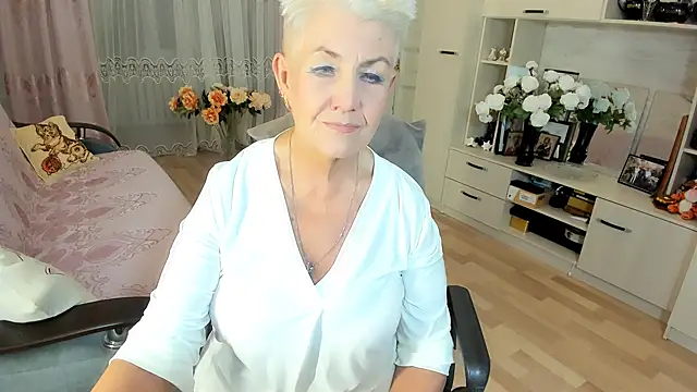 Snapshot of HotandMature chatting on 12-18-25, 02:12 HotandMature online show from 12-18-25, 02:12