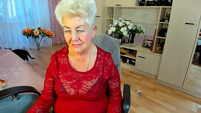 Snapshot of HotandMature chatting on 01-15-26, 10:42 HotandMature online show from 01-15-26, 10:42