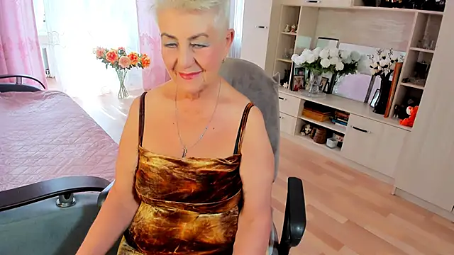 Snapshot of HotandMature chatting on 05-04-26, 07:37 HotandMature online show from 05-04-26, 07:37