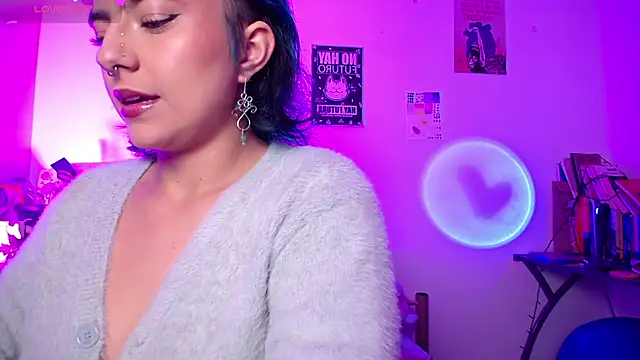 Snapshot of AlmaNanax chatting on 11-20-25, 04:45 AlmaNanax online show from 11-20-25, 04:45