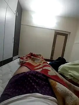 Snapshot of mommylover5 chatting on 11-23-25, 05:18 mommylover5 online show from 11-23-25, 05:18